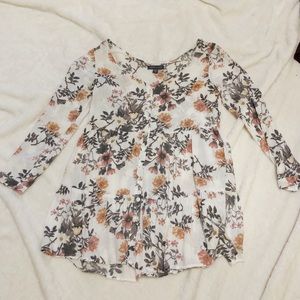 KENDALL & KYLIE floral top